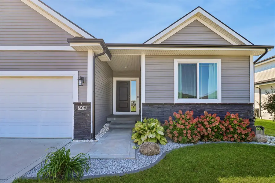 308 Creekside Drive Sw, Bondurant, IA 50035 - #3