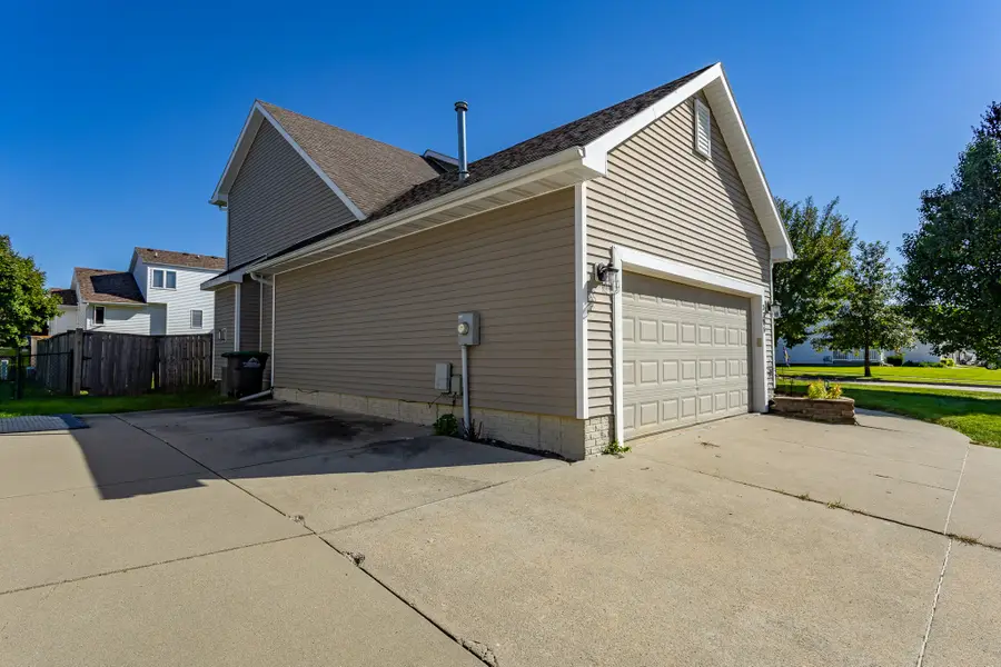 3301 E 52nd Street, Des Moines, IA 50317 - #2