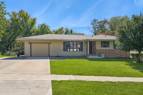 1305 W Clinton Avenue, Indianola, IA 50125