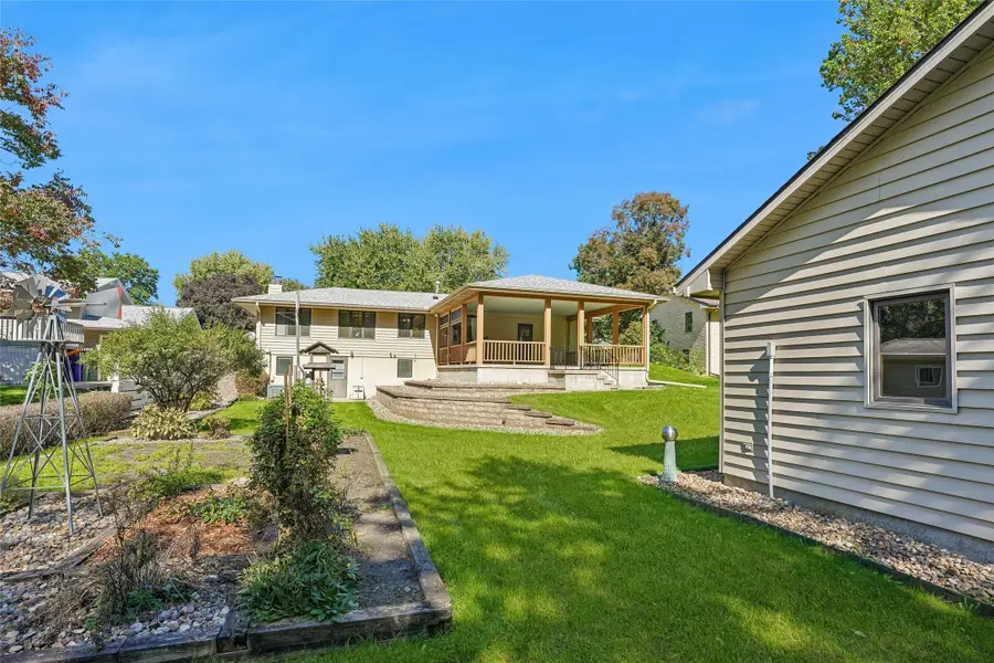 1305 W Clinton Avenue, Indianola, IA 50125 - #2