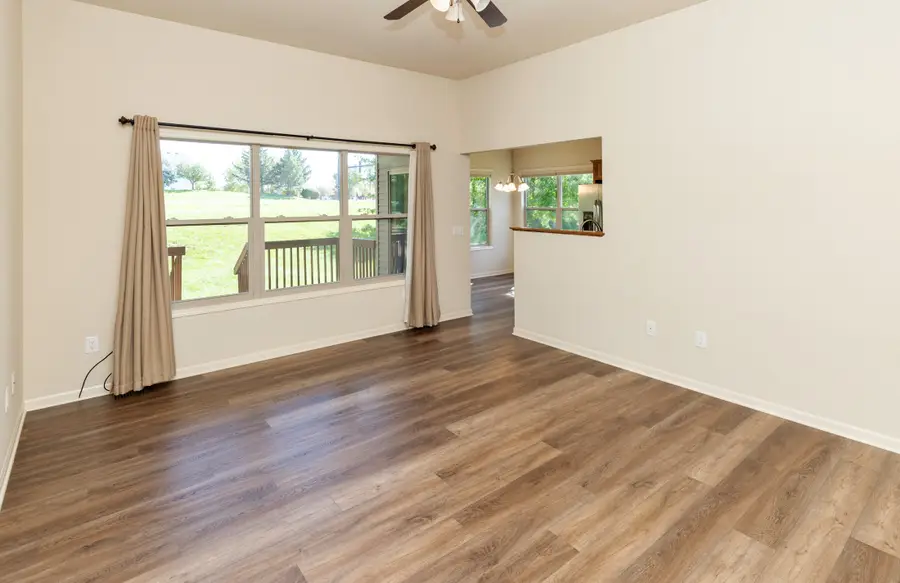 5945 Sapphire Circle, Johnston, IA 50131 - #3