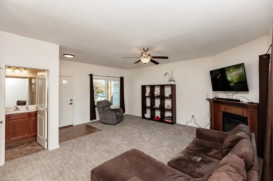 4725 E Valdez Drive, Des Moines, IA 50317 - #3