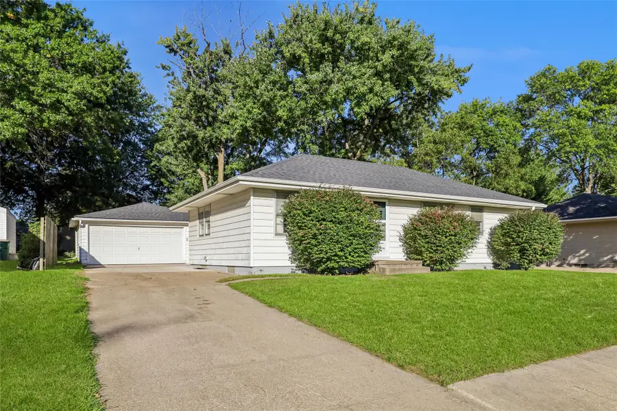 405 N 10th Street, Indianola, IA 50125 - #2