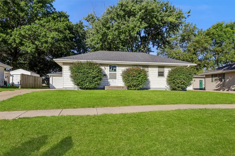 405 N 10th Street, Indianola, IA 50125 - #3