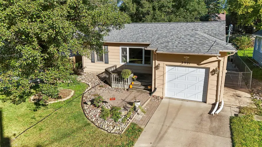 3921 Clinton Avenue, Des Moines, IA 50310 - #2