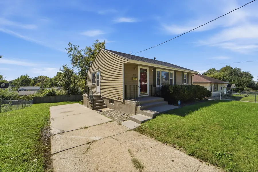 2637 Grandview Avenue, Des Moines, IA 50317 - #2