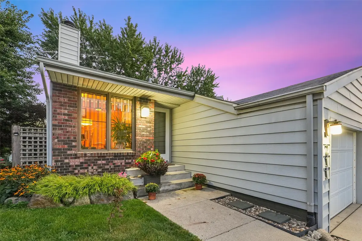 211 E Hughes Circle, Des Moines, IA 50315 - #1