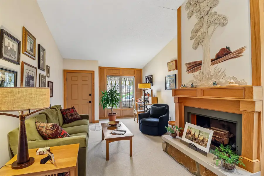 211 E Hughes Circle, Des Moines, IA 50315 - #3