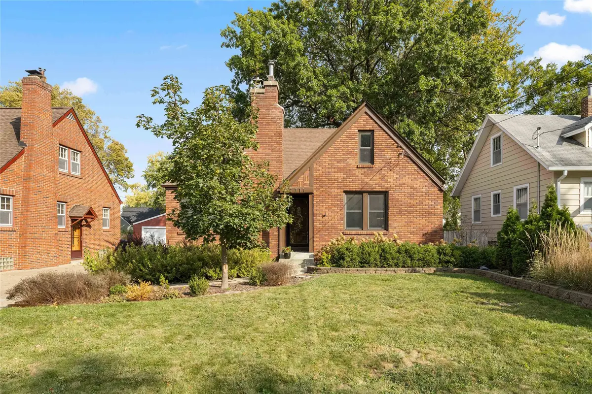 2711 42nd Street, Des Moines, IA 50310 - #1