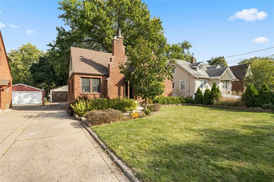2711 42nd Street, Des Moines, IA 50310 - #2