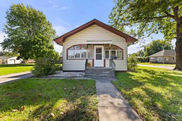 1002 8th Avenue E, Oskaloosa, IA 52577