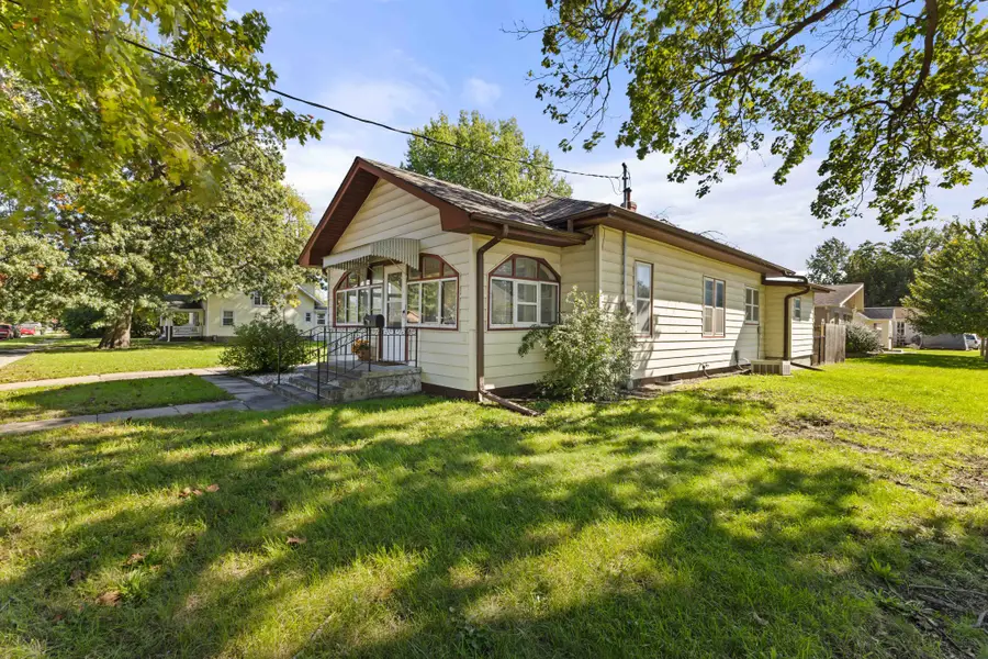 1002 8th Avenue E, Oskaloosa, IA 52577 - #3