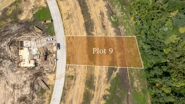 8709 NW Creekside Drive, Johnston, IA 50131