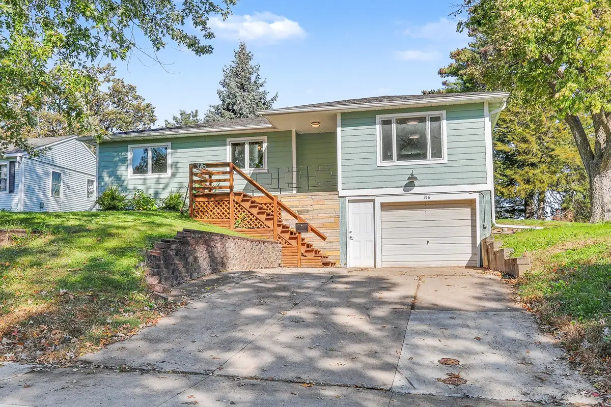 316 Lincoln Street, Pella, IA 50219 - #1