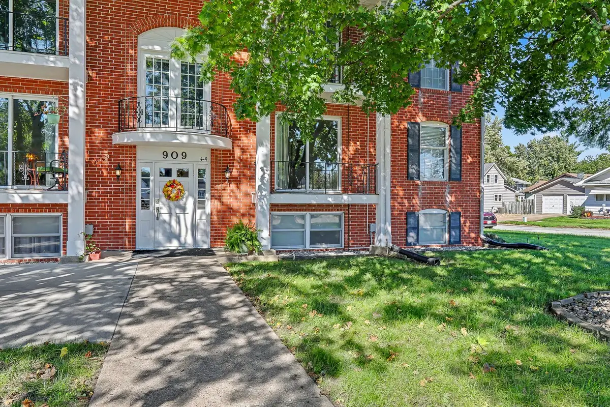 909 W First Street #7, Pella, IA 50219 - #1