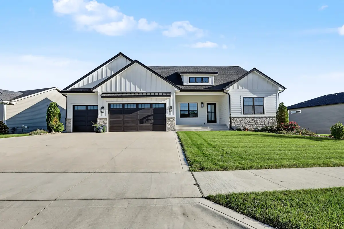 16319 Ironwood Lane, Urbandale, IA 50263 - #1