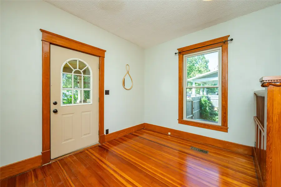 615 N 1st Avenue, Winterset, IA 50273 - #2