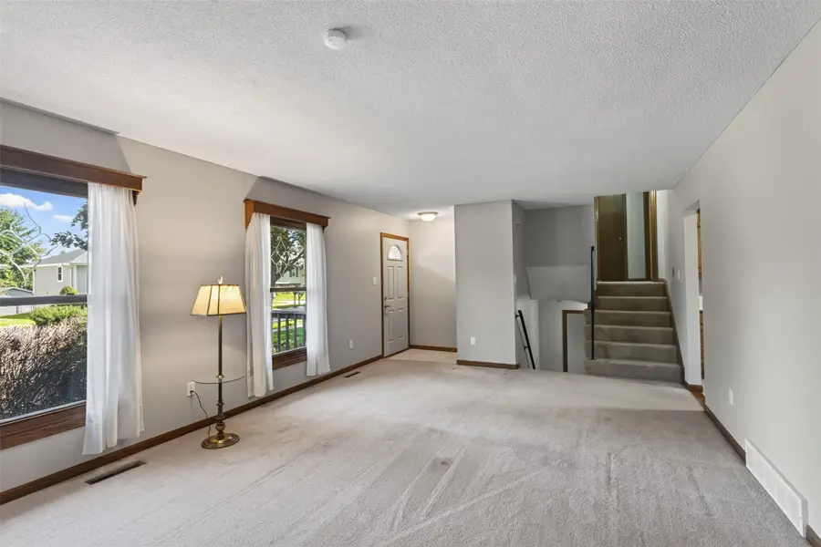 618 12th Avenue Nw, Altoona, IA 50009 - #3