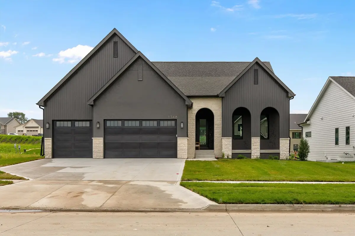 1348 S Auburn Place, West Des Moines, IA 50266 - #1
