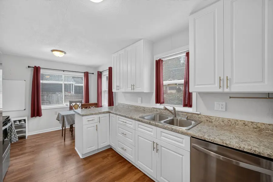 3927 36th Street, Des Moines, IA 50310 - #3