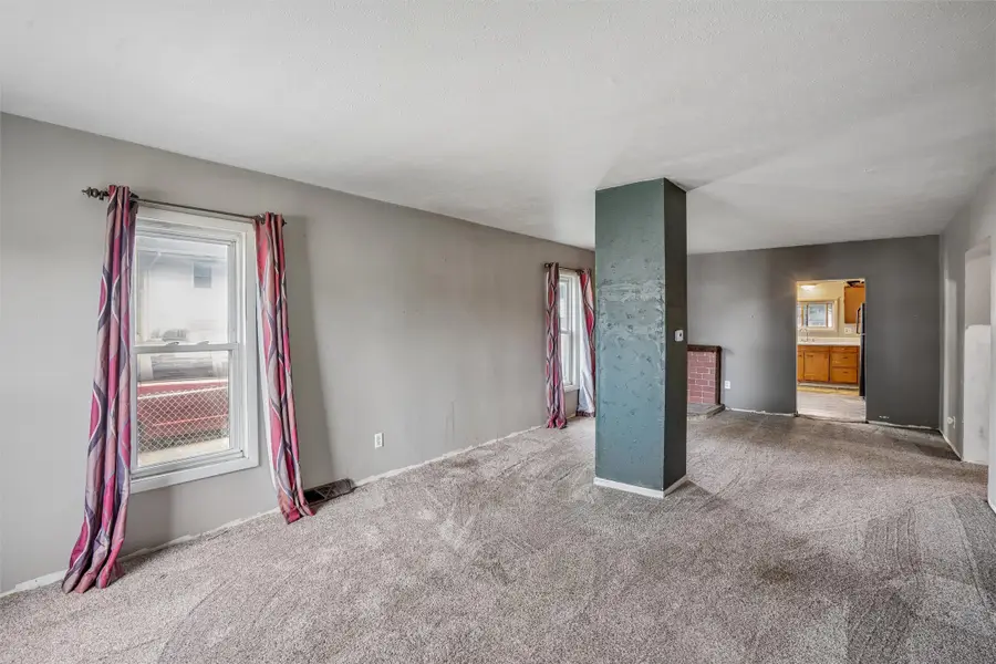 3933 E 27th Street, Des Moines, IA 50317 - #3