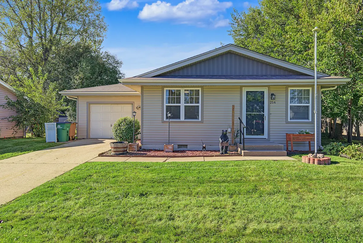 214 11th Street Se, Bondurant, IA 50035 - #1