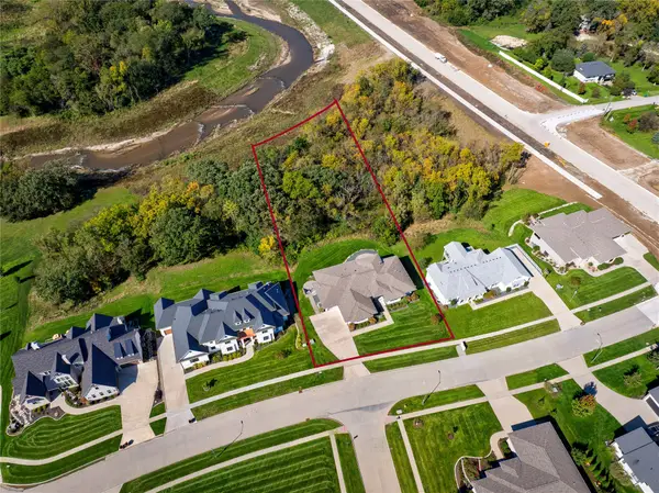 605 S Tiburon Cove, West Des Moines, IA 50266