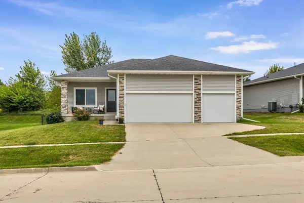 9914 Marnewood Drive, Johnston, IA 50131