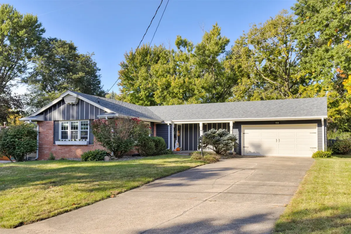 916 29th Street, West Des Moines, IA 50265 - #1