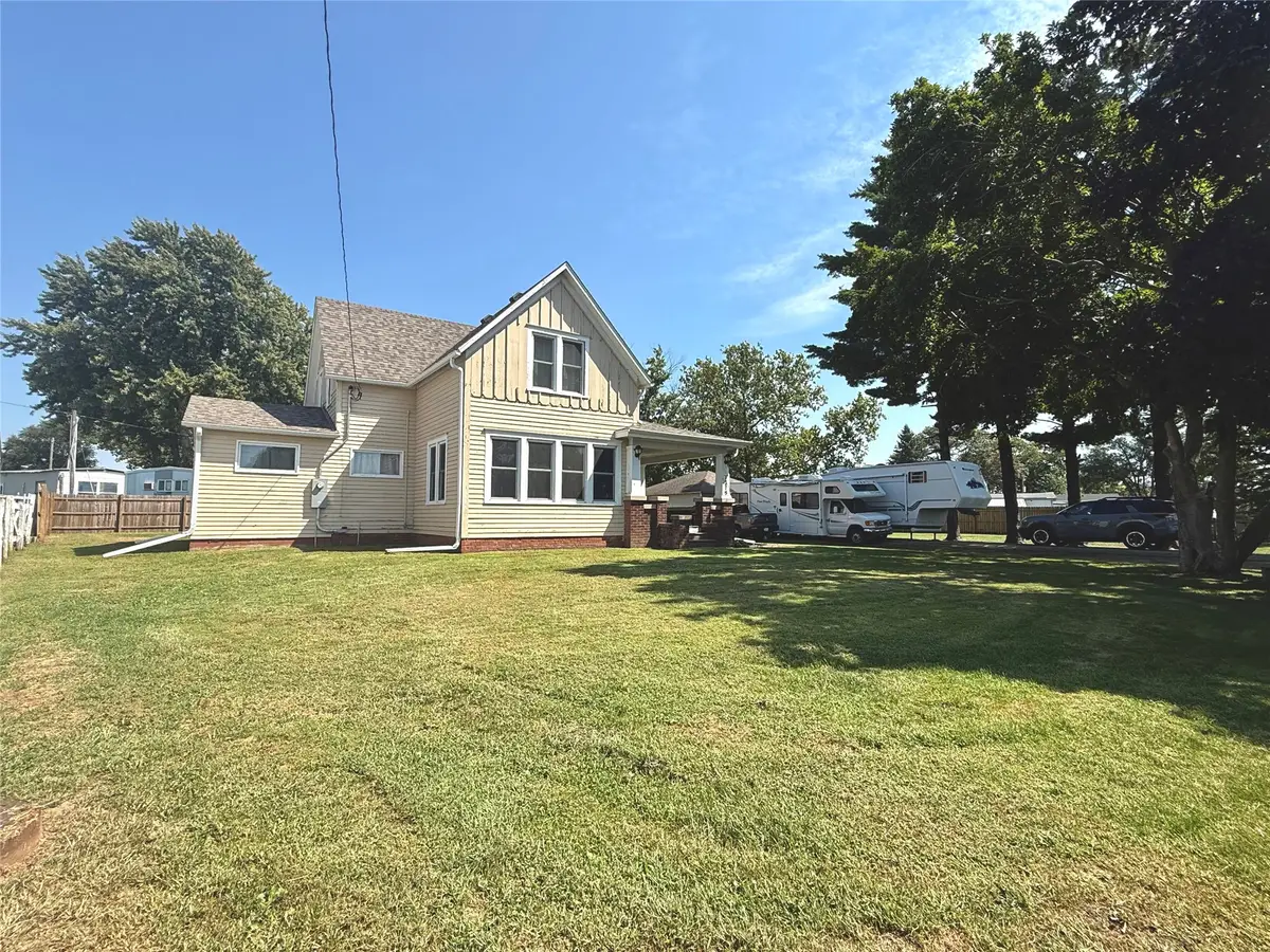 1715 Pella Avenue E, Oskaloosa, IA 52577 - #1