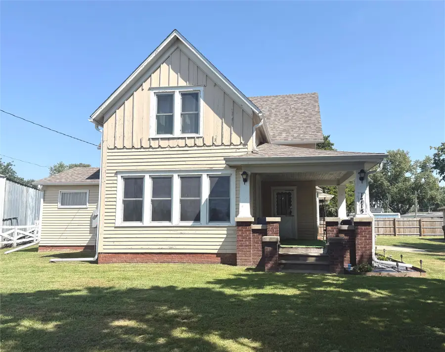 1715 Pella Avenue E, Oskaloosa, IA 52577 - #2