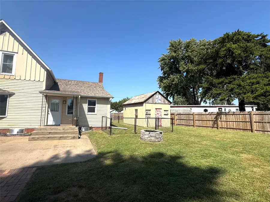1715 Pella Avenue E, Oskaloosa, IA 52577 - #3