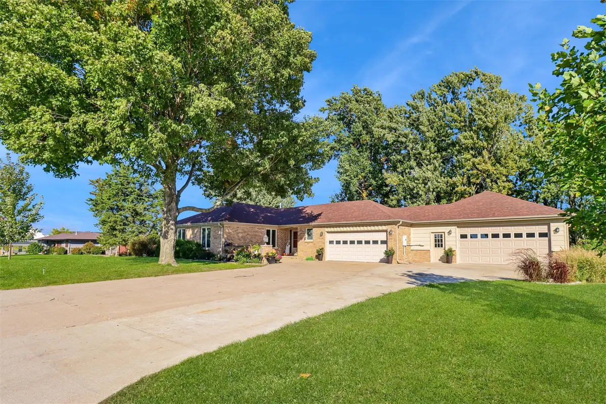 1027 14th Avenue Se, Altoona, IA 50009 - #1