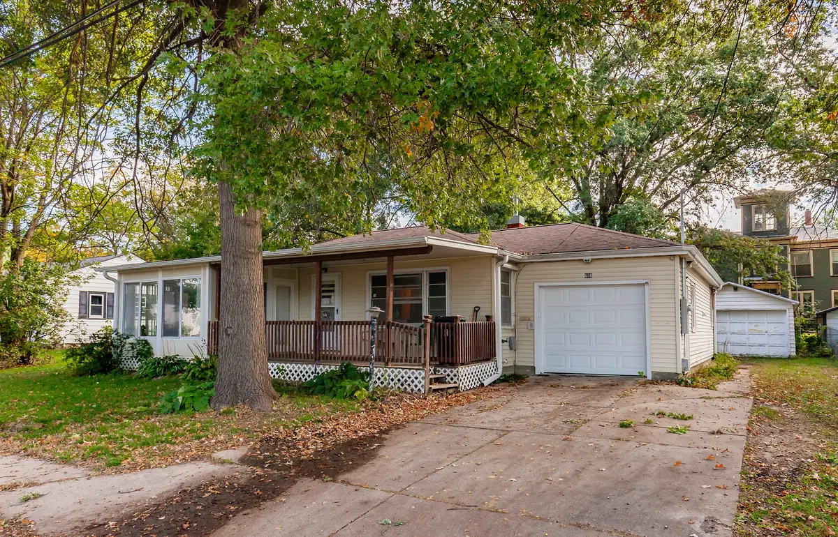 608 E 8th Street N, Newton, IA 50208 - #1