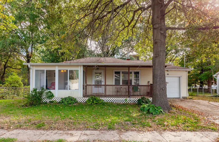608 E 8th Street N, Newton, IA 50208 - #2