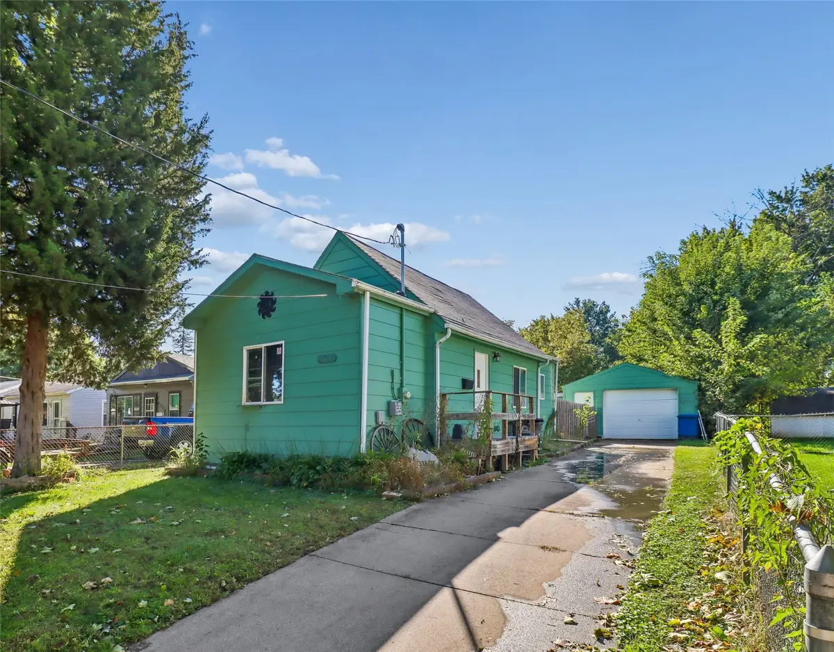 2711 Chicago Avenue, Des Moines, IA 50317 - #1