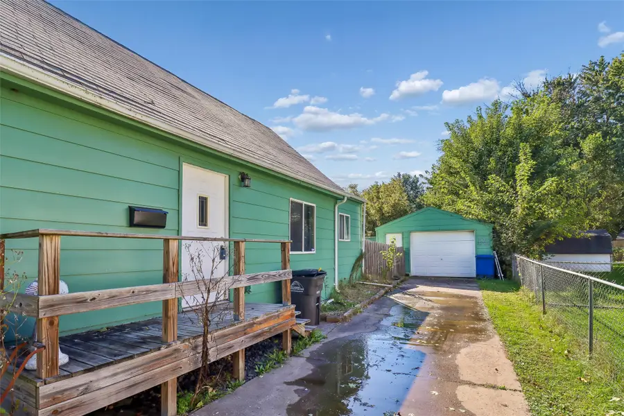 2711 Chicago Avenue, Des Moines, IA 50317 - #2