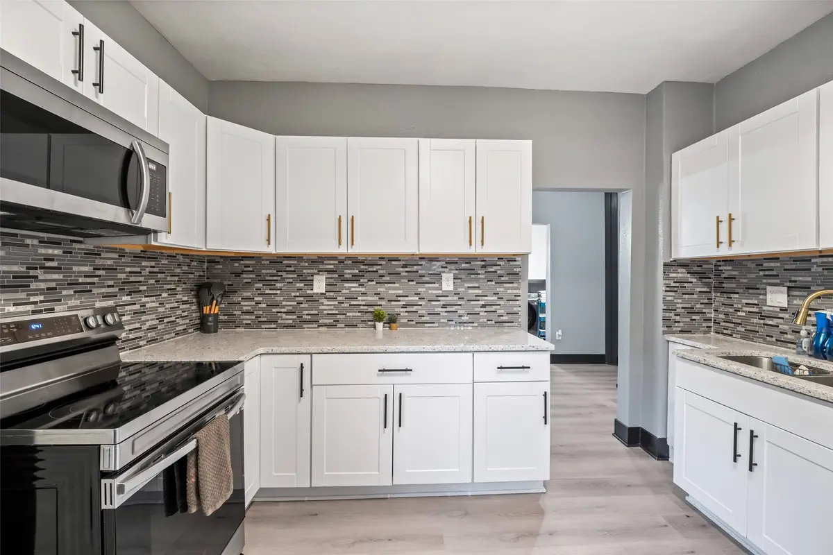 2210 E Walnut Street, Des Moines, IA 50317 - #1