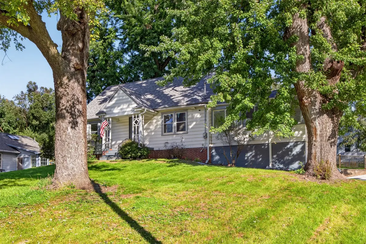 6605 Roseland Drive, Urbandale, IA 50322 - #1