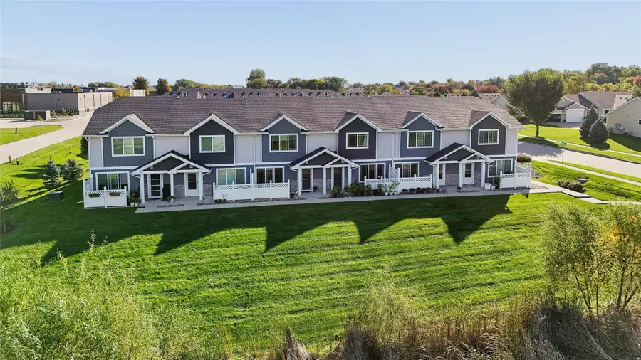 6110 Manchester Lane, Johnston, IA 50131 - #3