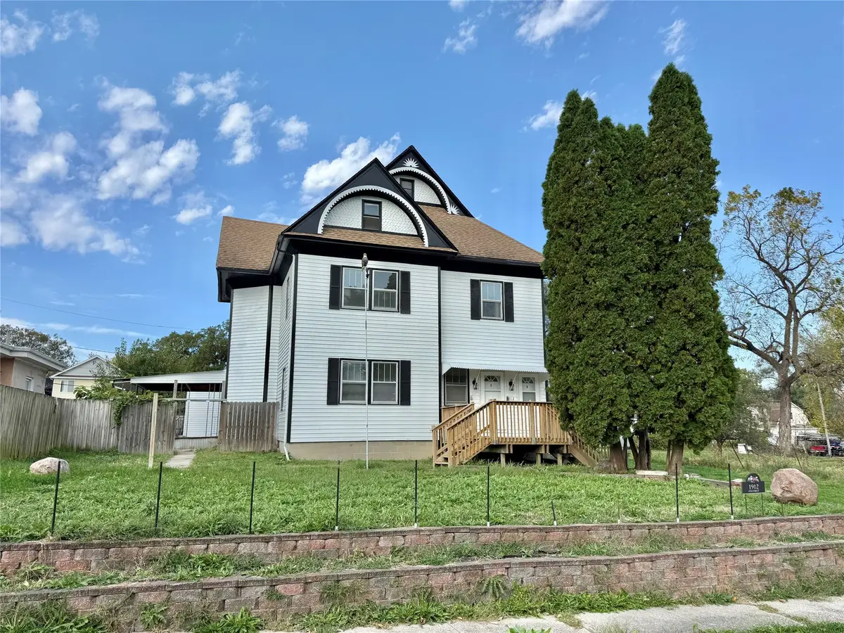 1912 8th Street, Des Moines, IA 50314 - #1