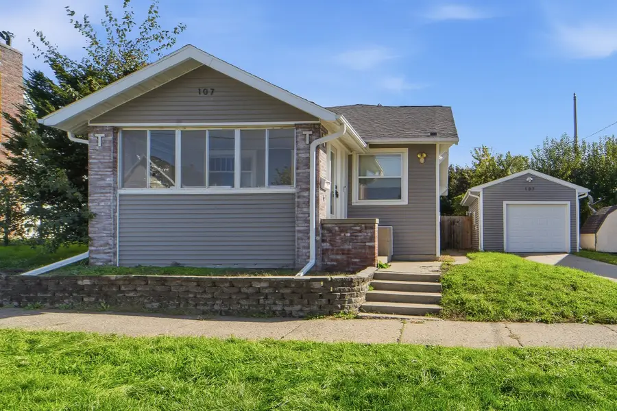 107 N 11th Street, Marshalltown, IA 50158 - #2