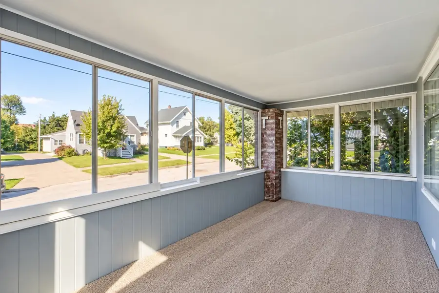 107 N 11th Street, Marshalltown, IA 50158 - #3