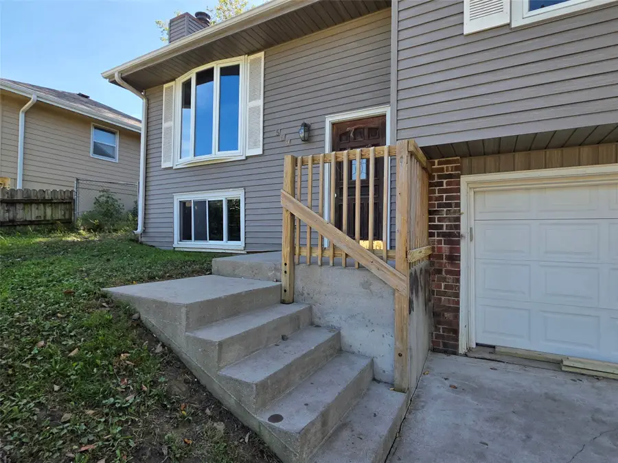 509 E Hackley Avenue, Des Moines, IA 50315 - #2