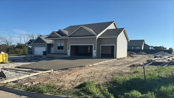 228 Maple Point, Winterset, IA 50273