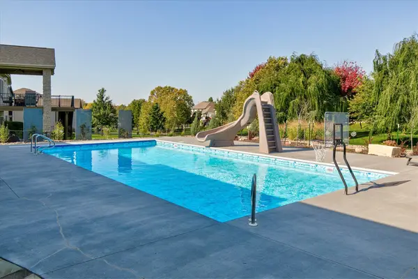 15401 Plum Drive, Urbandale, IA 50323