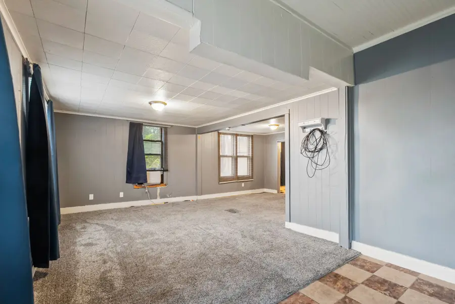 2117 Martin Luther King Jr Parkway, Des Moines, IA 50314 - #2