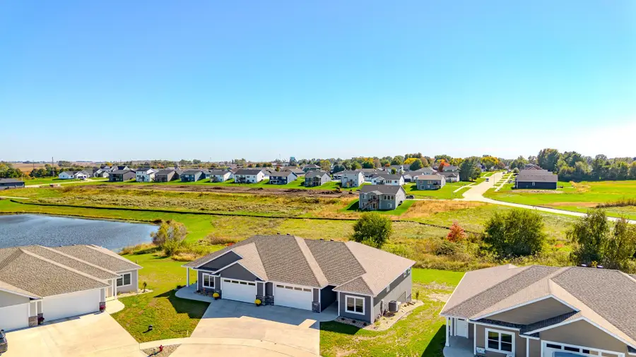 2367 N 10th Avenue E, Newton, IA 50208 - #3