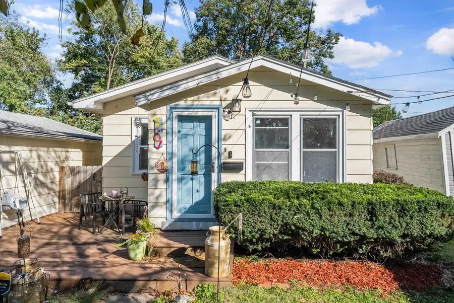 2601 40th Place, Des Moines, IA 50310 - #2