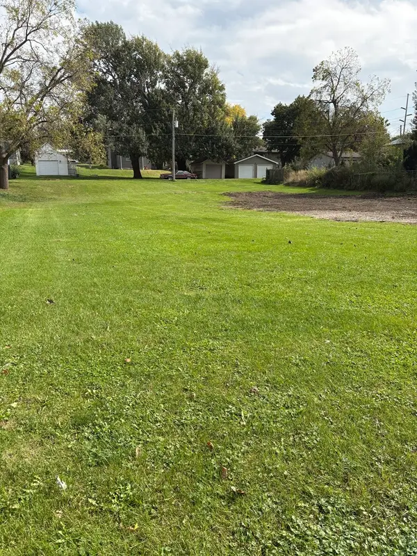 610 Center Street, Grinnell, IA 50112